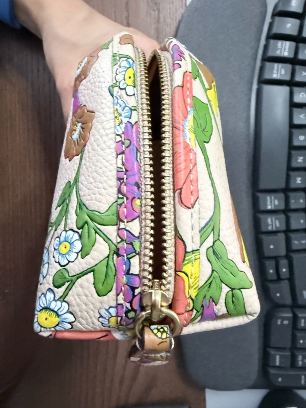 Floral Printed Coach Julienne Cosmetic 17 - Preowned - Picture 4 of 10